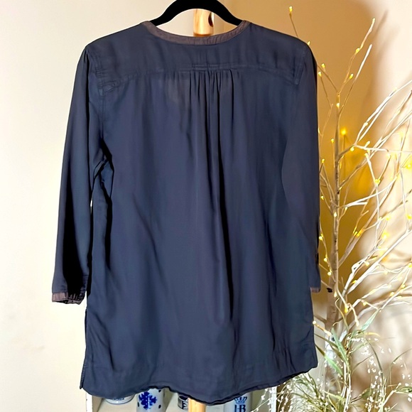 Poetry 8 100% cotton Charcoal gray tunic w/brown trim. Pleated front,side slits. - Picture 6 of 6